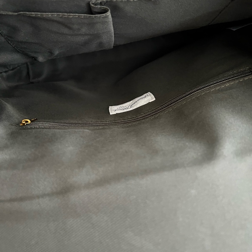 Universal Thread Pack-Back Purse - image 2